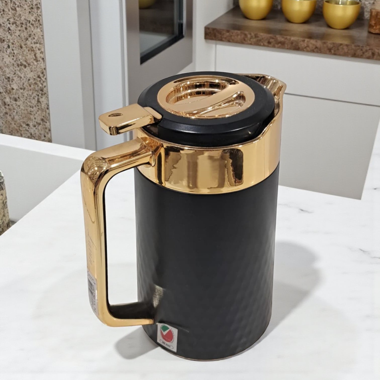 Lavin Luxe 0.7 Liter Premium Black & Gold Vacuum Flask – Elegant Insulated Coffee & Tea Pot | Double-Wall Thermal Jug with Modern Diamond Texture Design - Damoo