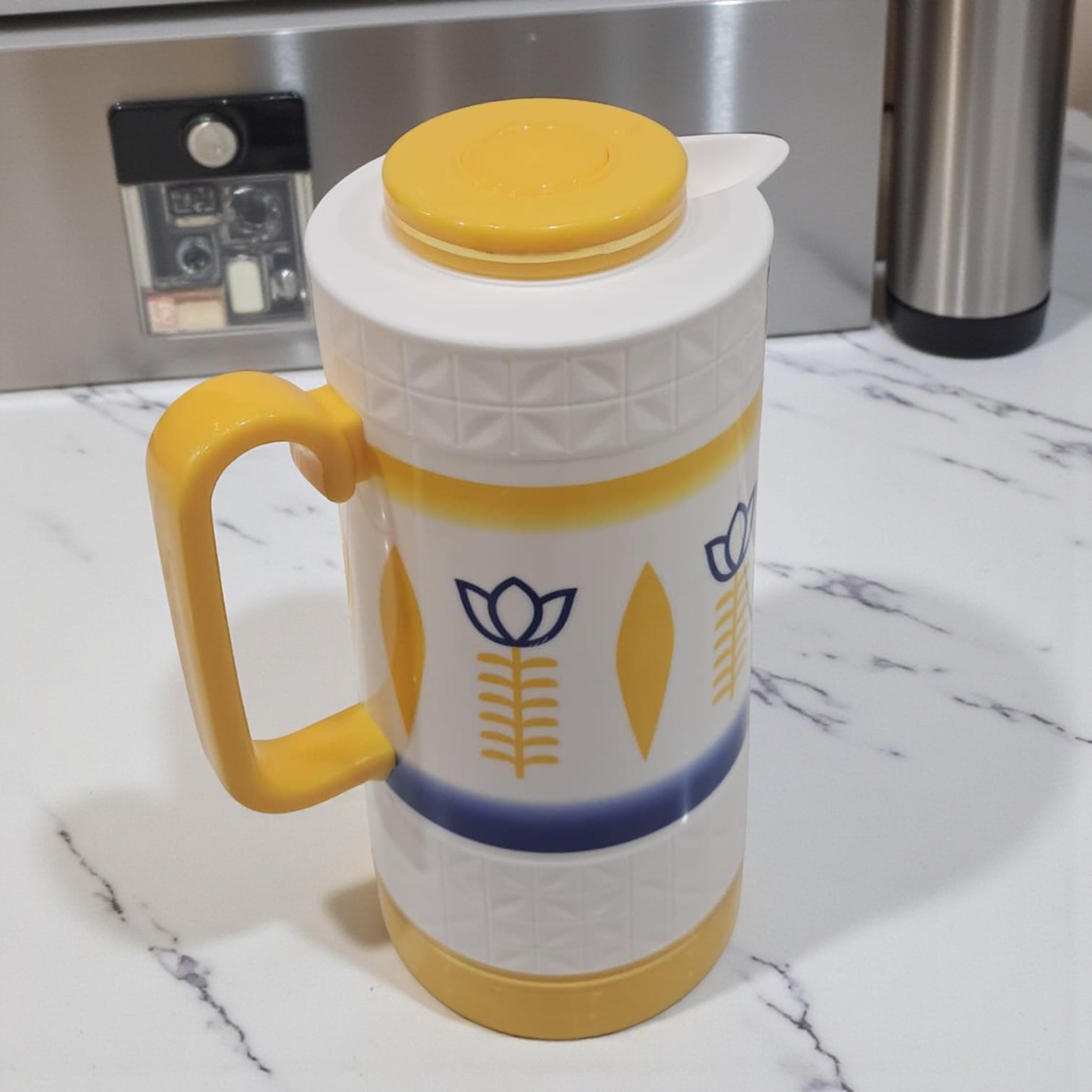 DAMOO Original Yellow & White Thermos Flask – 1.3L Hot & Cold Vacuum Jug with Easy Pour Handle | Durable Plastic Insulated Kettle for Coffee, Tea & Water - Damoo