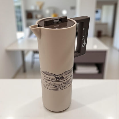 1.0 Liter Arabic Desert Design Vacuum Flask – Premium Double Wall Insulated Tea Thermos with Secure Flip Lid, Ergonomic Handle & Long-Lasting Heat Retention – Ideal for Home, Office, Travel & Gifting - Damoo