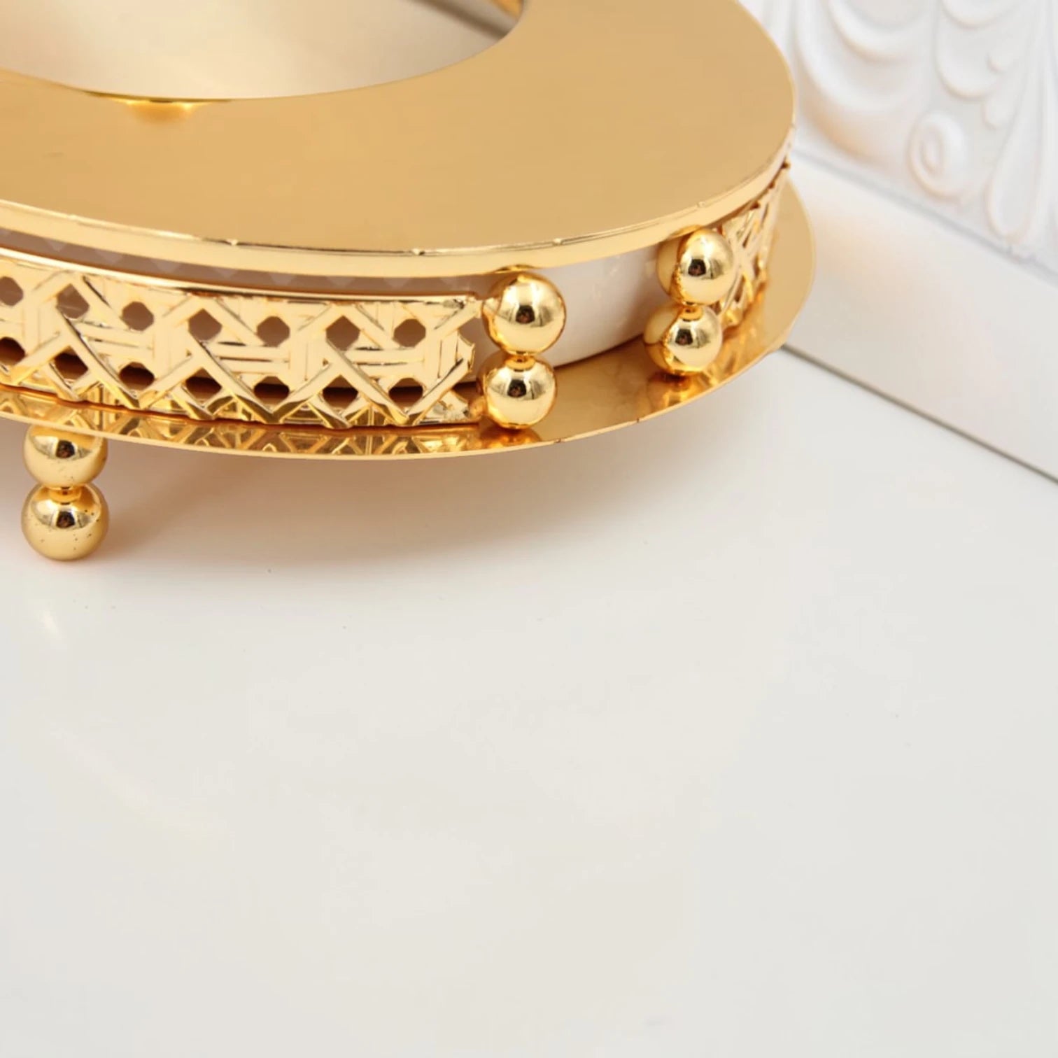 Al Habbai Oval Covered Serving Dish with Lid and Decorative Stand – Elegant Dessert, Dates & Candy Serving Tray for Majlis and Hospitality - Damoo