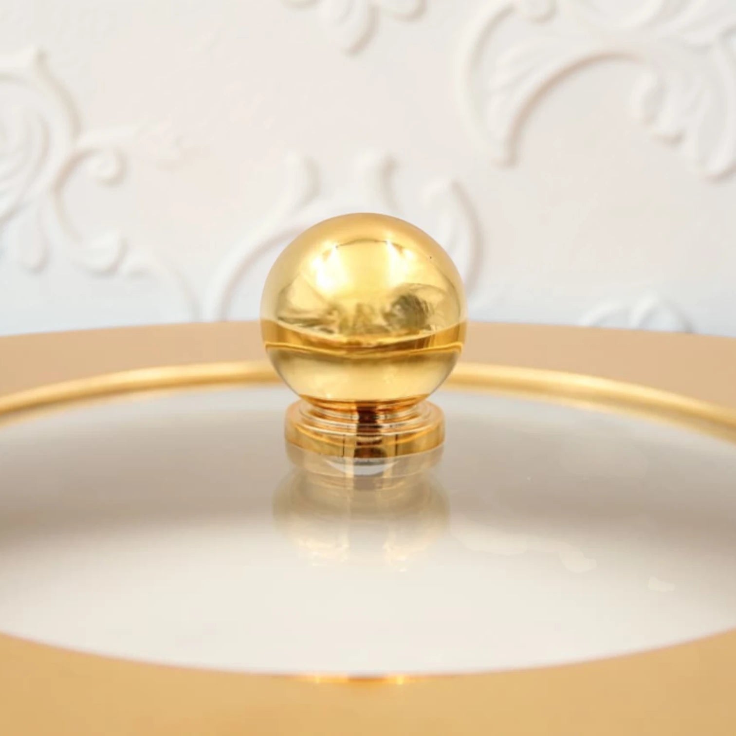 Al Habbai Oval Covered Serving Dish with Lid and Decorative Stand – Elegant Dessert, Dates & Candy Serving Tray for Majlis and Hospitality - Damoo