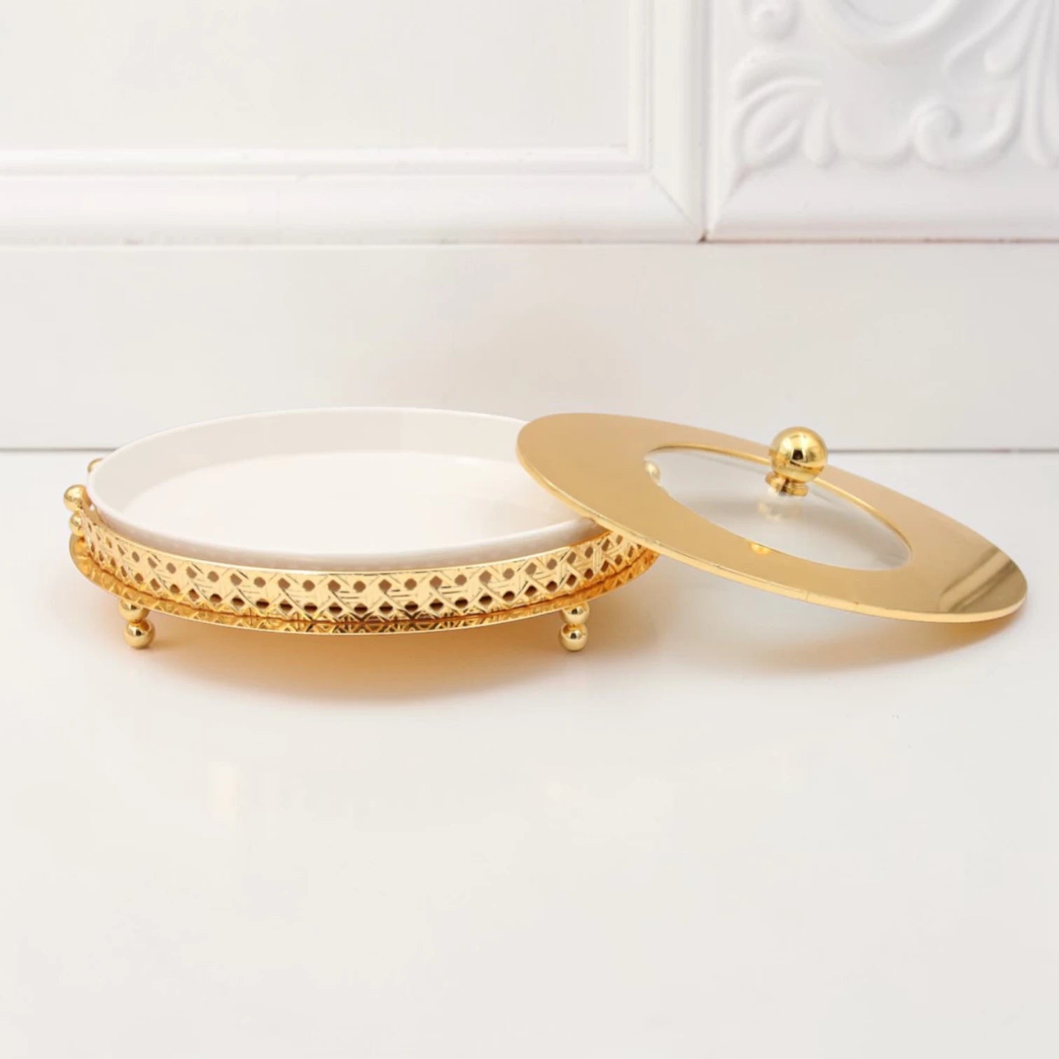 Al Habbai Oval Covered Serving Dish with Lid and Decorative Stand – Elegant Dessert, Dates & Candy Serving Tray for Majlis and Hospitality - Damoo