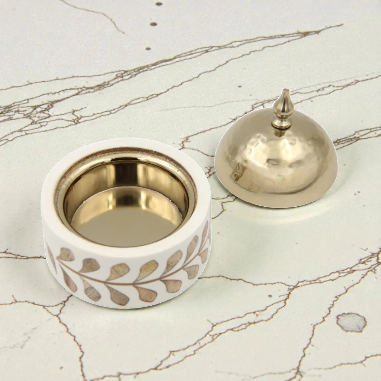 Decorative Bakhoor Burner with Lid & Metal Bowl – Oud Incense Burner for Home & Majlis Decor (14H x 12.5L x 12.5W CM) - Damoo