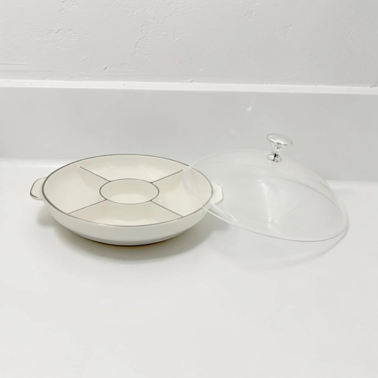 Round Sectioned Serving Tray with Lid & Handles – Multi-Compartment Snack & Appetizer Serving Plate with Covered Top (16H x 30L × 26W CM) - Damoo