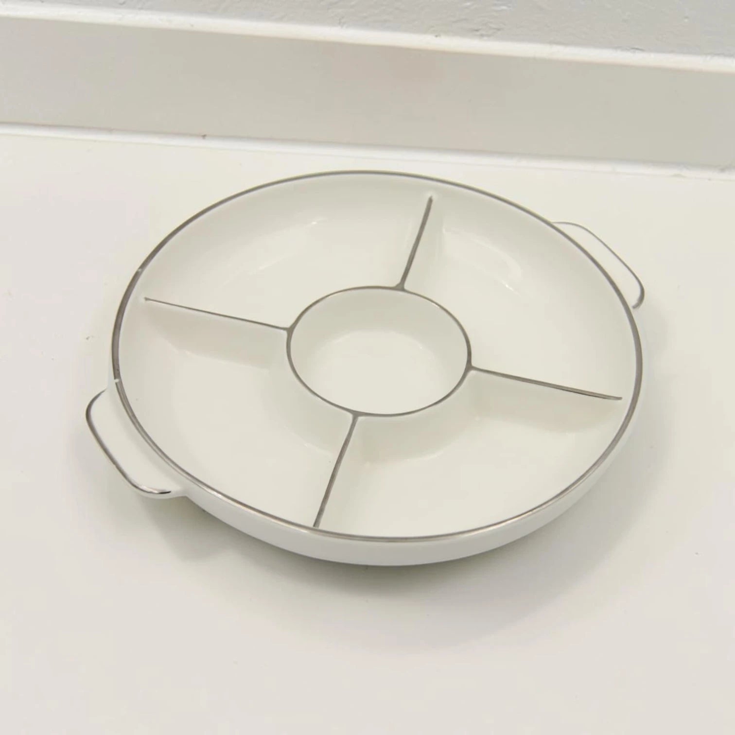 Round Sectioned Serving Tray with Lid & Handles – Multi-Compartment Snack & Appetizer Serving Plate with Covered Top (16H x 30L × 26W CM) - Damoo