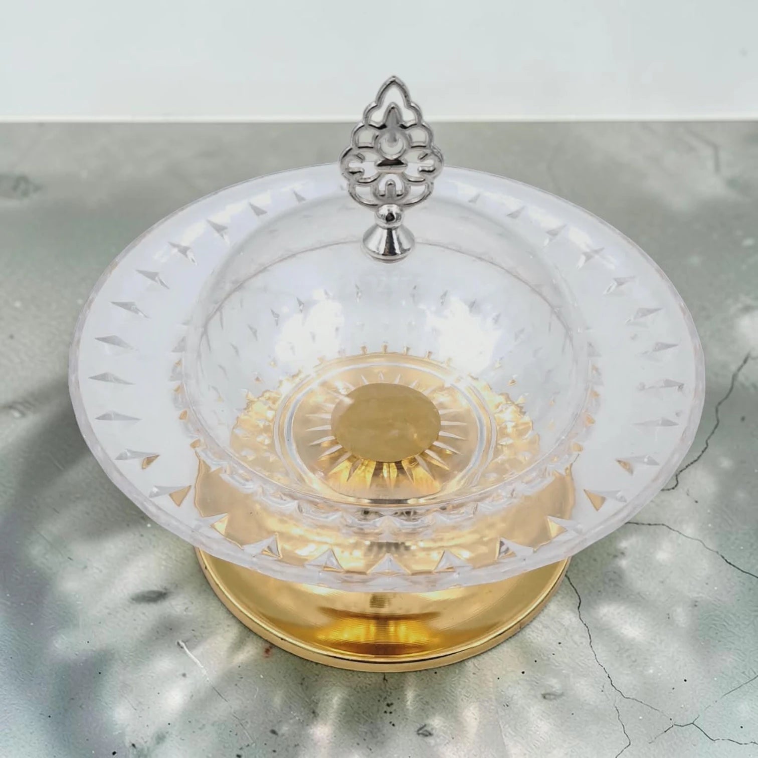 Fursan Elegant Acrylic Serving Bowl with Lid and Gold Base, Decorative Candy & Dessert Dish with Cover, Premium Table Centerpiece (18H x 19.5L × 19.5W CM) - Damoo