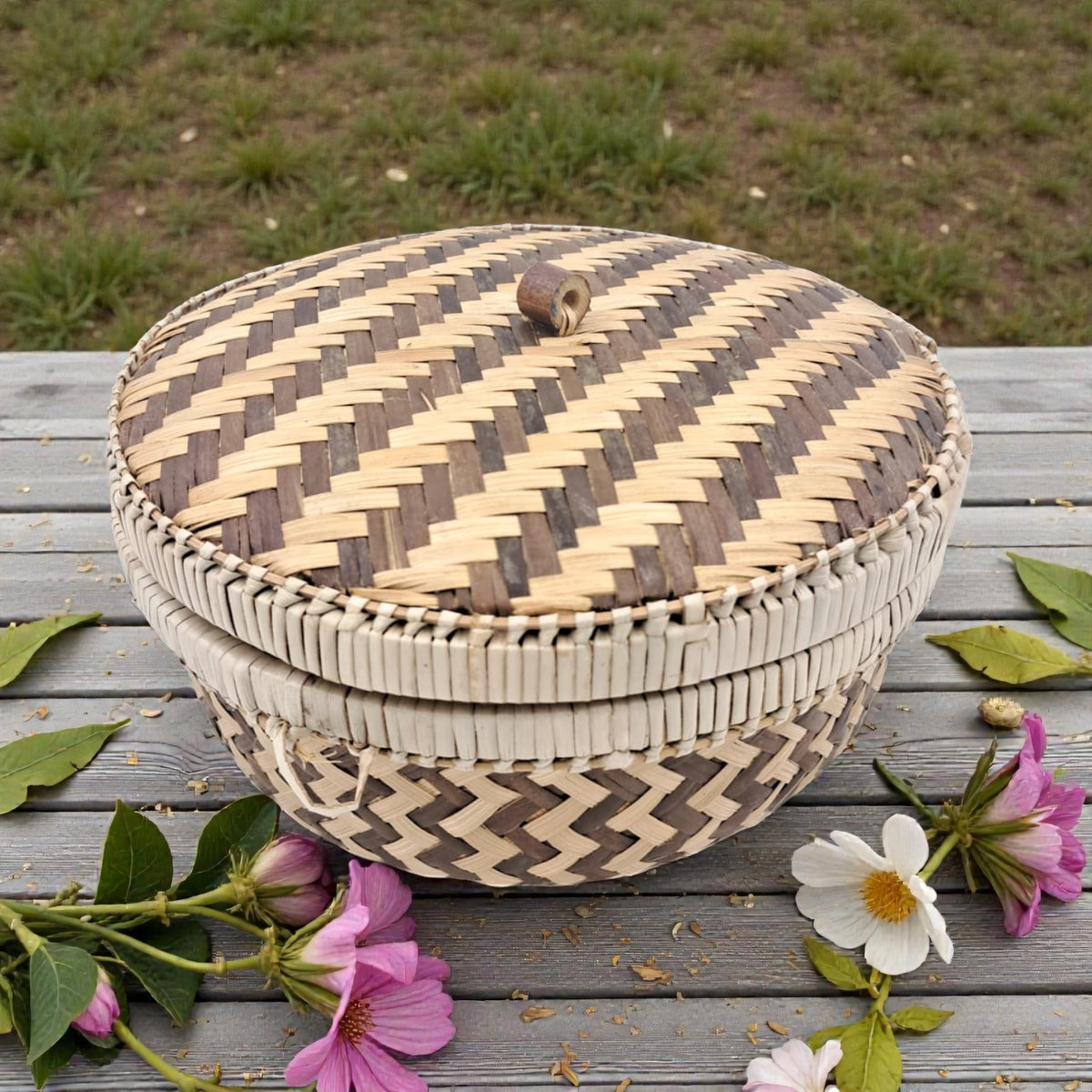 Handwoven Round Bamboo Basket with Lid – Natural Decorative Storage & Serving Bowl (15H x 22L × 22W CM) - Damoo