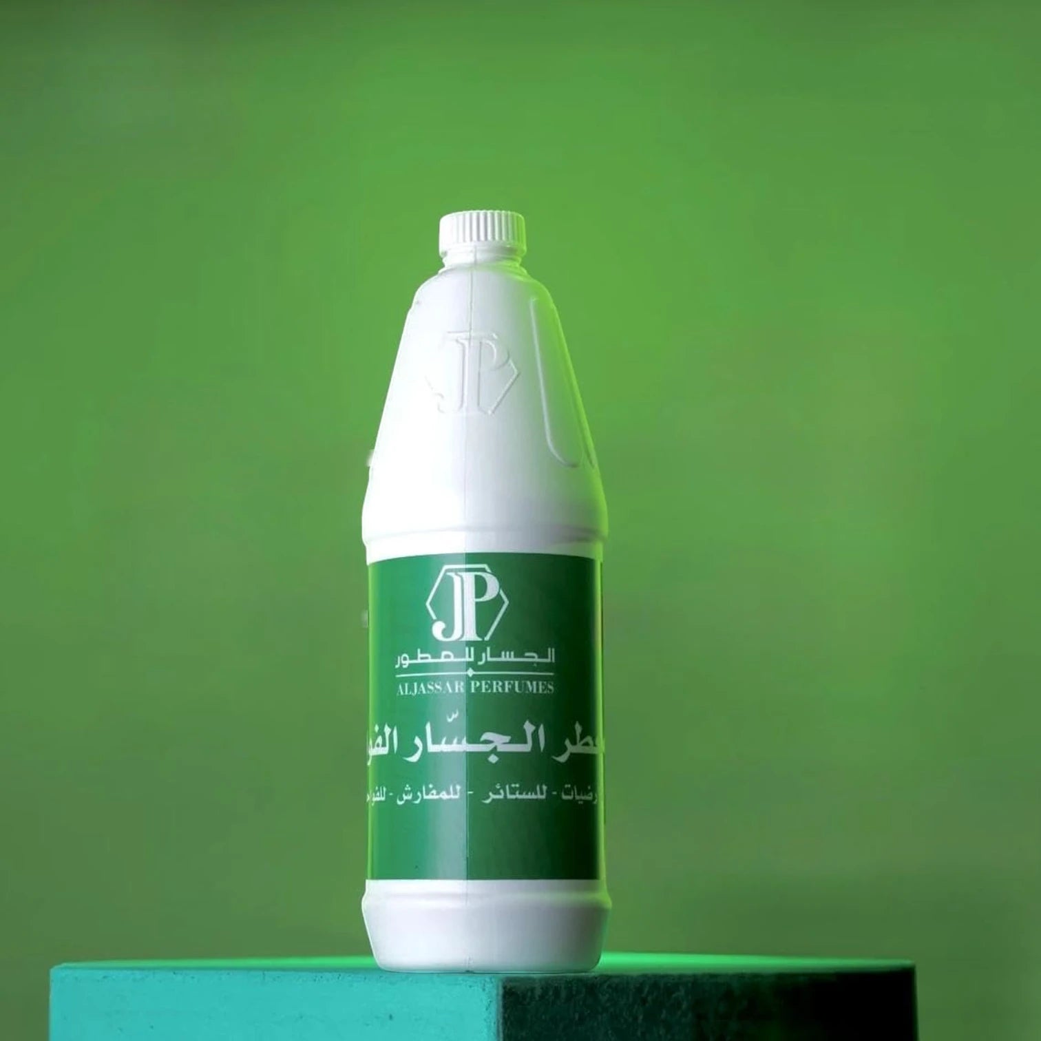 Al-Jassar Floor & Fabric cleaner and Freshener – 1 Liter Green Edition | Musk & Vanilla, Multi-Purpose for Floors, Curtains & Diffusers, Long-Lasting Scent - Damoo