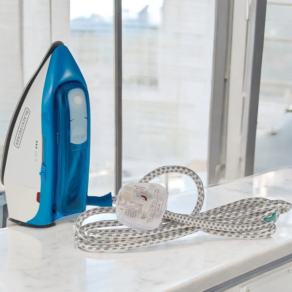 Black+Decker 1085W Dual Voltage Travel Steam Iron – Lightweight, Foldable Handle, Nonstick Teflon Soleplate, Compact Design for International Use (Blue) - TI250-B5 - Damoo