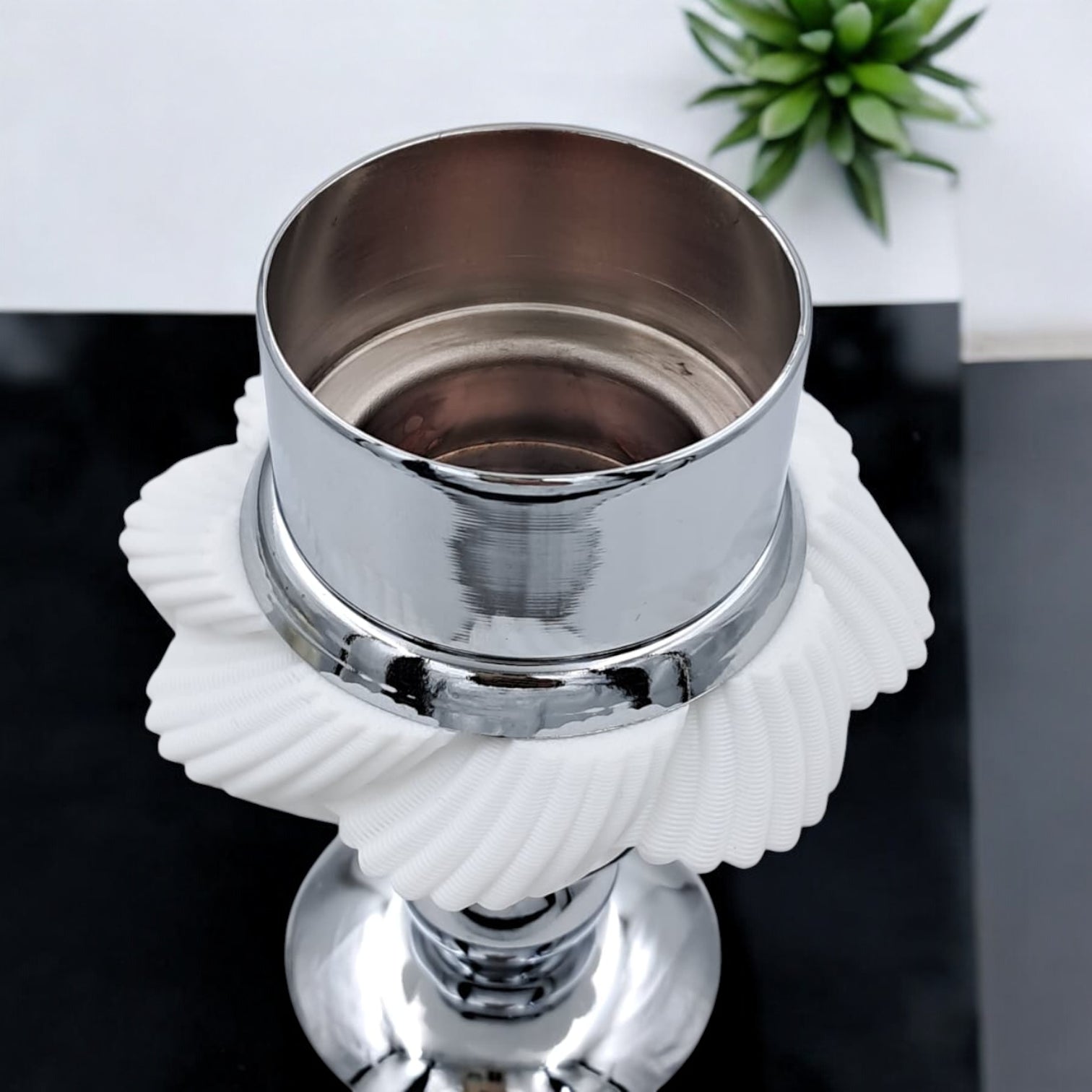 Modern Silver & White Bakhoor Burner – Ornate Decorative Arabic Incense Holder for Home, Office & Majlis – Metal & Textured Design (H26 × L10 × W10 CM) - Damoo