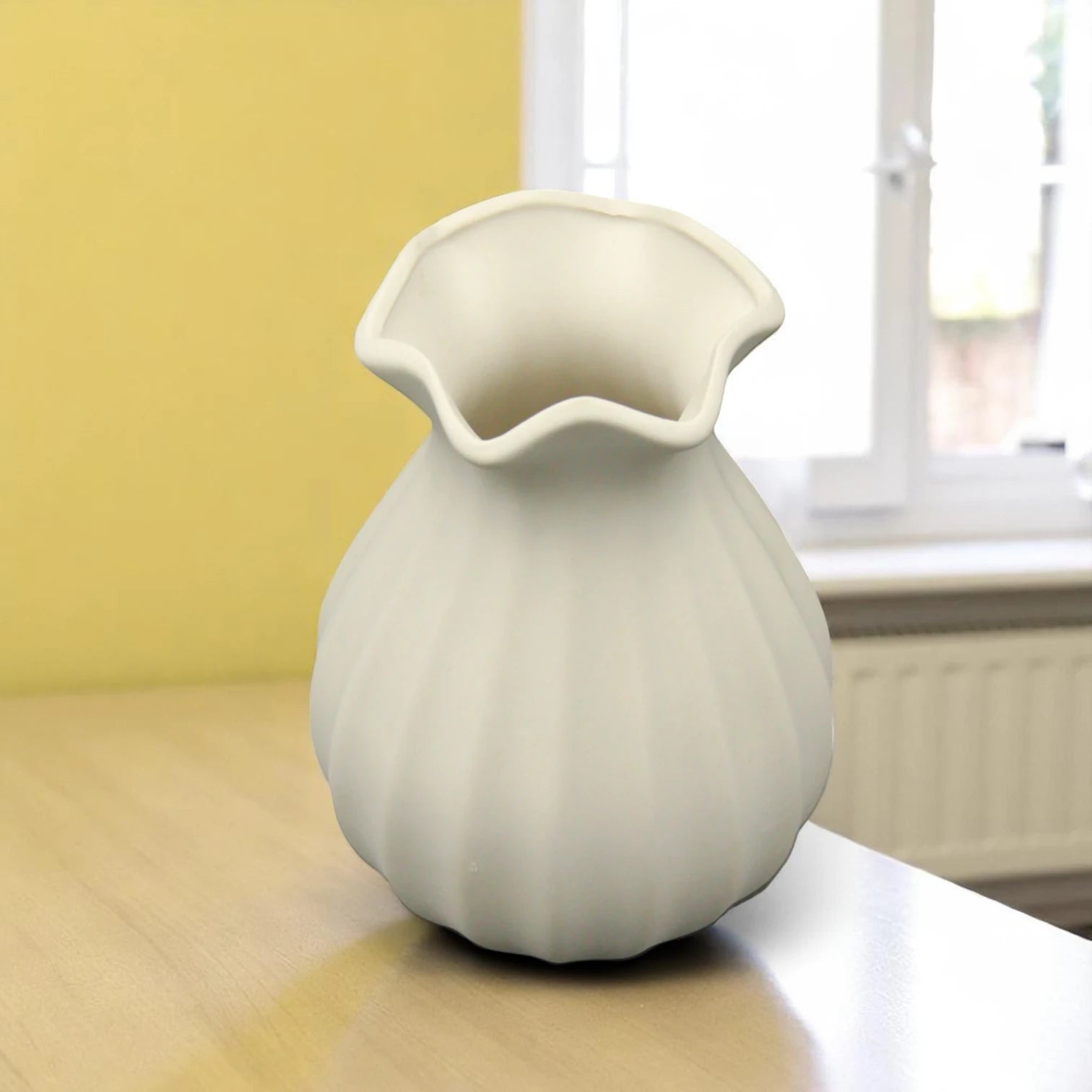 Damoo Elegant Fluted Ceramic Vase – Matte White Flower Pot with Wavy Rim for Modern Home & Table Decor - Damoo