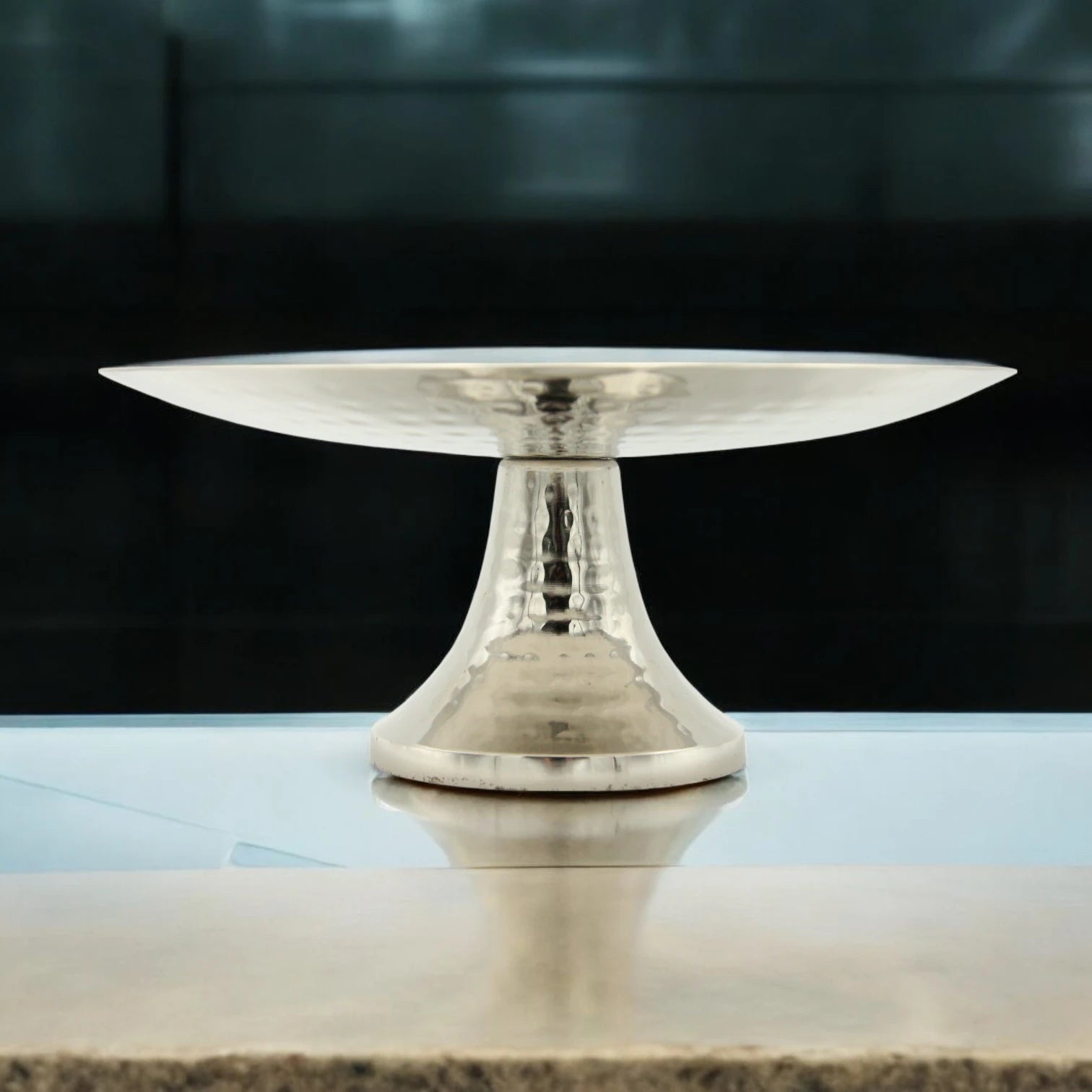 Damoo Luxury Hammered Metal Cake Stand – Silver-Plated Decorative Serving Tray with Pedestal Base for Cakes, Fruits & Desserts – Elegant Centerpiece for Events, Ramadan & Home Décor - Damoo