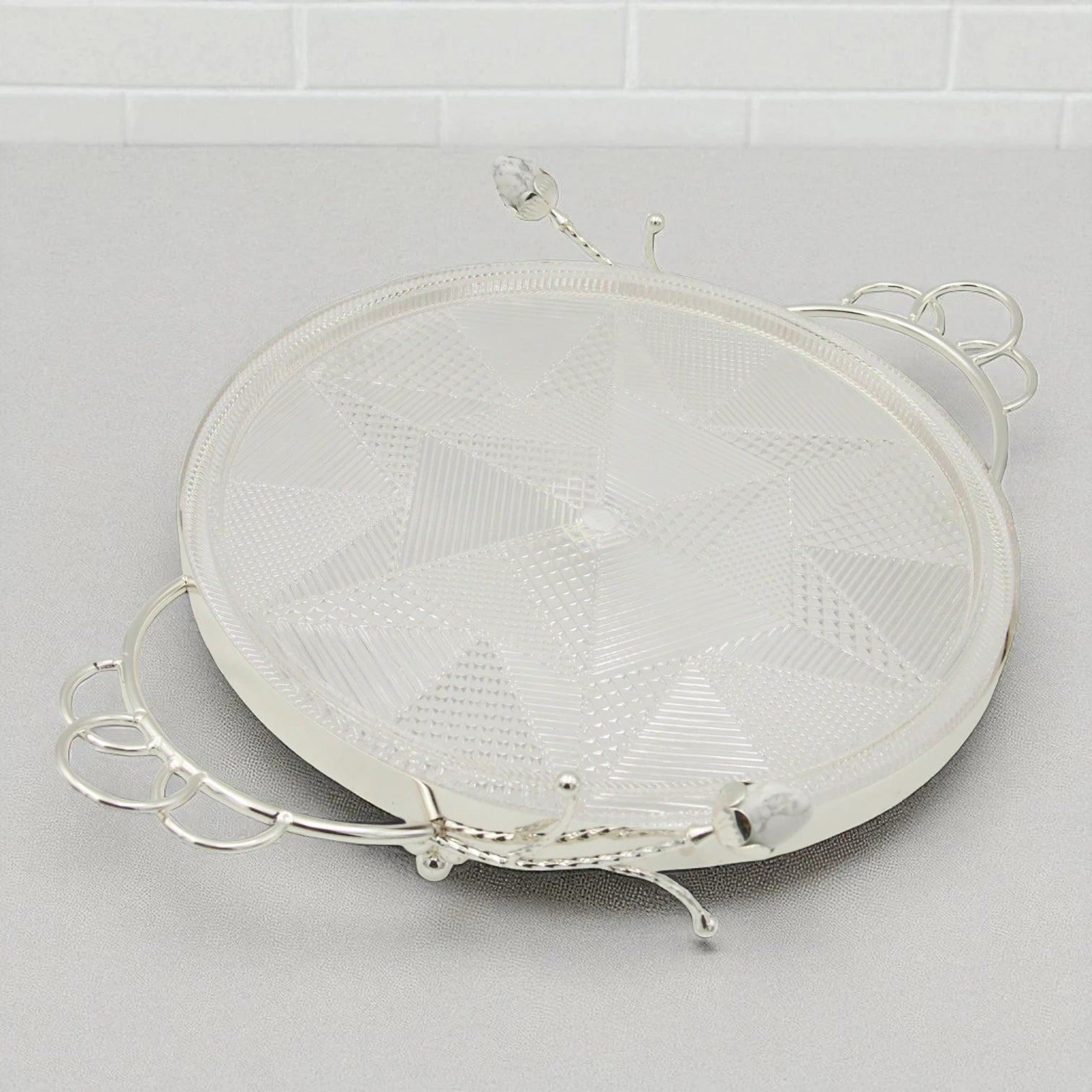 Damoo Luxury Silver Tray with Clear Dome Cover – Round Decorative Serving Stand for Cakes, Sweets, and Pastries – Elegant Floral Handle Design for Events, Ramadan, and Home Entertaining - Damoo