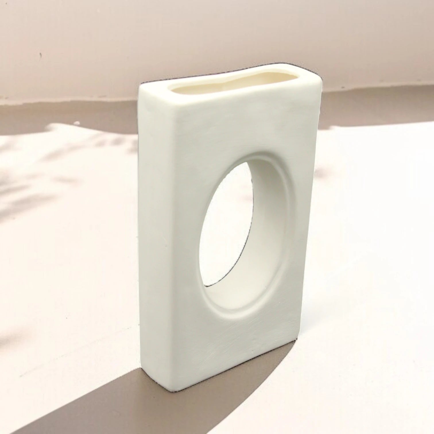 Damoo Minimalist Ceramic Flower Vase – Modern Rectangular Design with Artistic Open Center for Dried or Fresh Floral Arrangements - Damoo