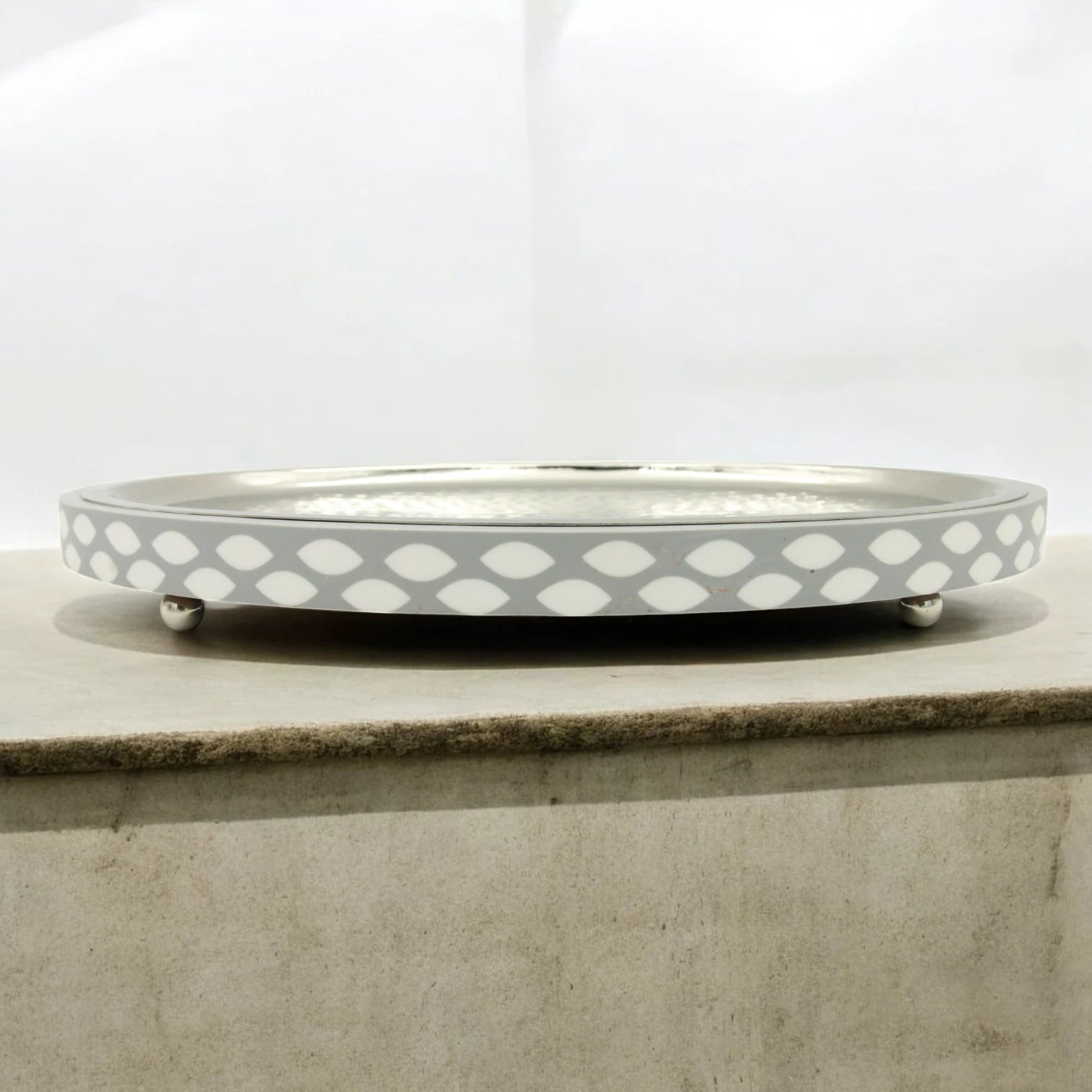 Damoo Modern Oval Serving Tray – Silver Hammered Metal with Gray & White Inlay Border – Elegant Display Tray with Raised Feet for Coffee, Sweets, or Decor - Damoo