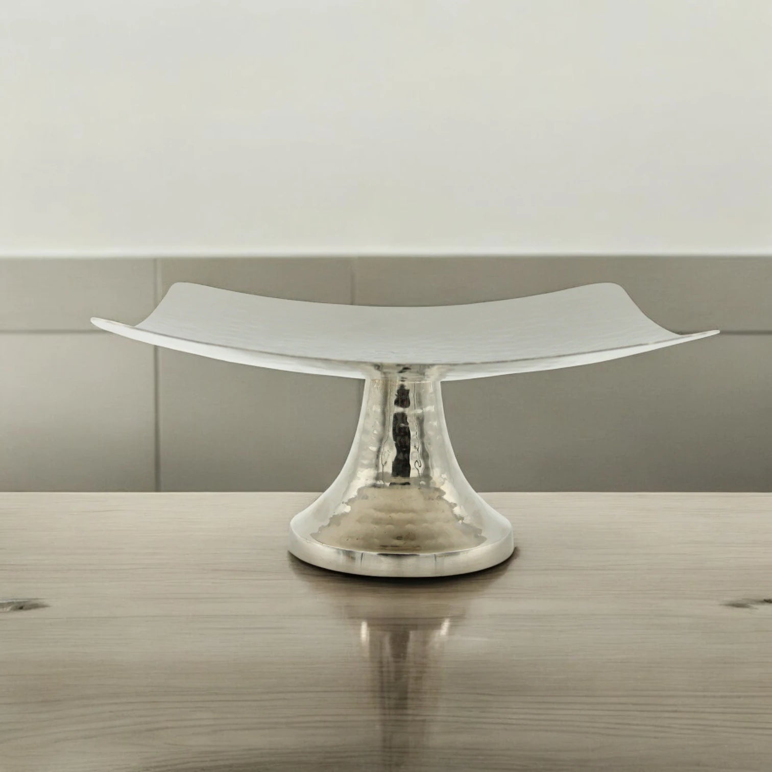 Damoo Modern Square Hammered Metal Cake Stand – Silver-Plated Raised Display Tray with Pedestal Base for Serving Desserts, Fruits & Sweets – Elegant Table Centerpiece for Events & Home Décor - Damoo