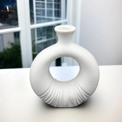 Damoo Modern White Ceramic Donut Vase with Textured Base – Decorative Circle Vase for Contemporary Home Decor & Faux Floral Arrangements - Damoo