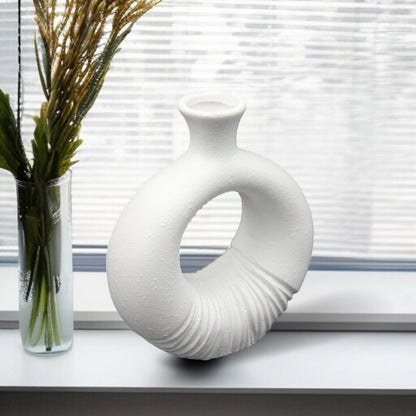 Damoo Modern White Ceramic Donut Vase with Textured Base – Decorative Circle Vase for Contemporary Home Decor & Faux Floral Arrangements - Damoo
