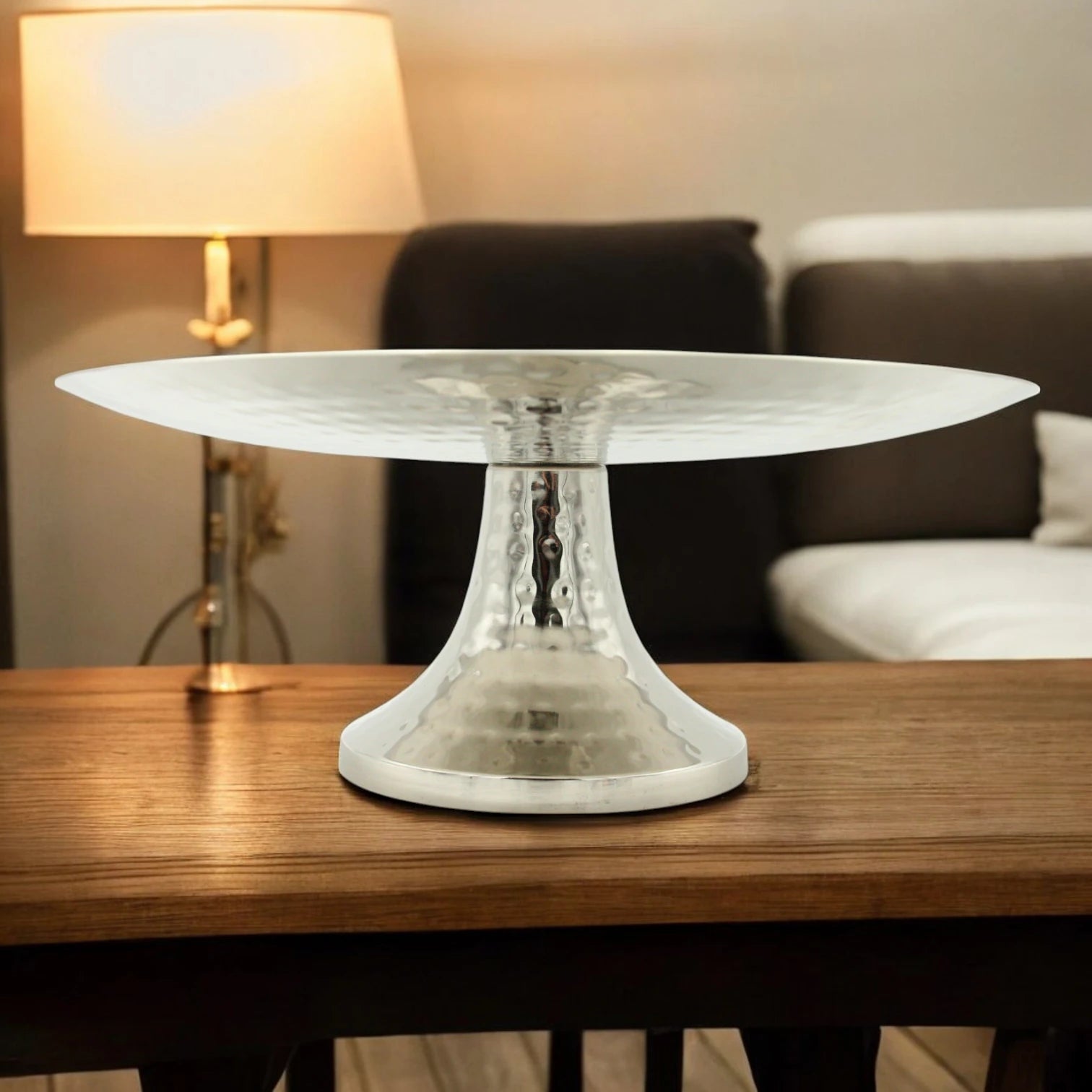 Damoo Round Hammered Metal Cake Stand – Silver-Plated Pedestal Serving Plate for Cakes, Fruits & Sweets – Elegant Display Tray for Home, Events & Ramadan Décor - Damoo