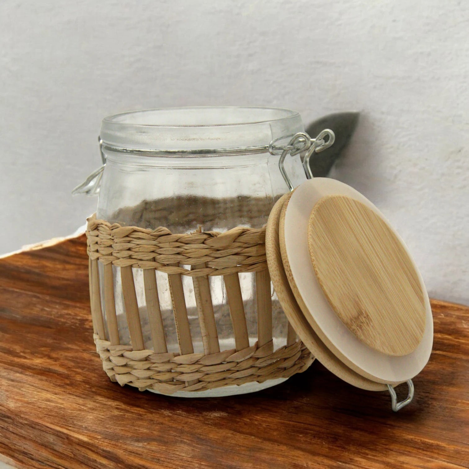 Damoo Rustic Glass Storage Jar with Straw Wrap – 750ml Airtight Canister with Bamboo Lid & Clip Lock – Eco-Friendly Kitchen Container for Coffee, Snacks, Spices & More - Damoo
