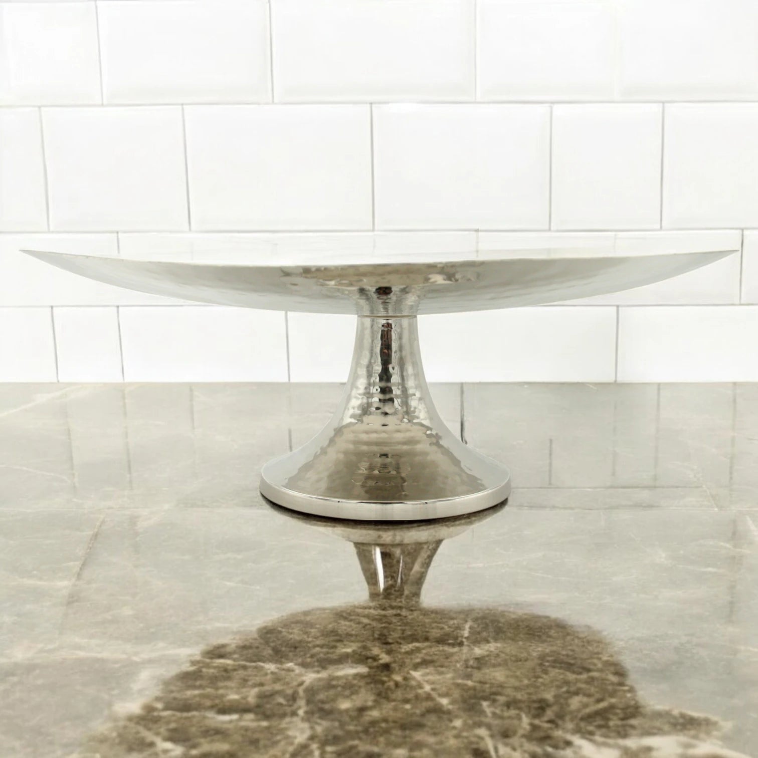 Damoo Sleek Silver Oval Display Bowl on Raised Base – Contemporary Hammered Metal Serving Stand for Home & Event Styling - Damoo
