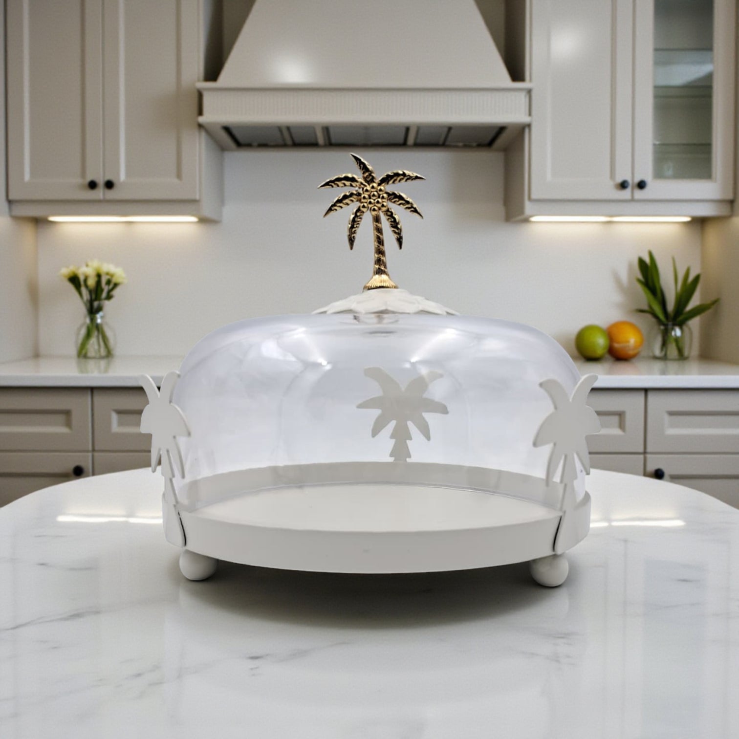 حامل كيك على شكل شجرة نخيل أبيض وذهبي بغطاء مقبب - صينية حلويات دائرية أنيقة من النحاس والزجاج | طبق تقديم مزخرف للكيك والتمر والحلويات
