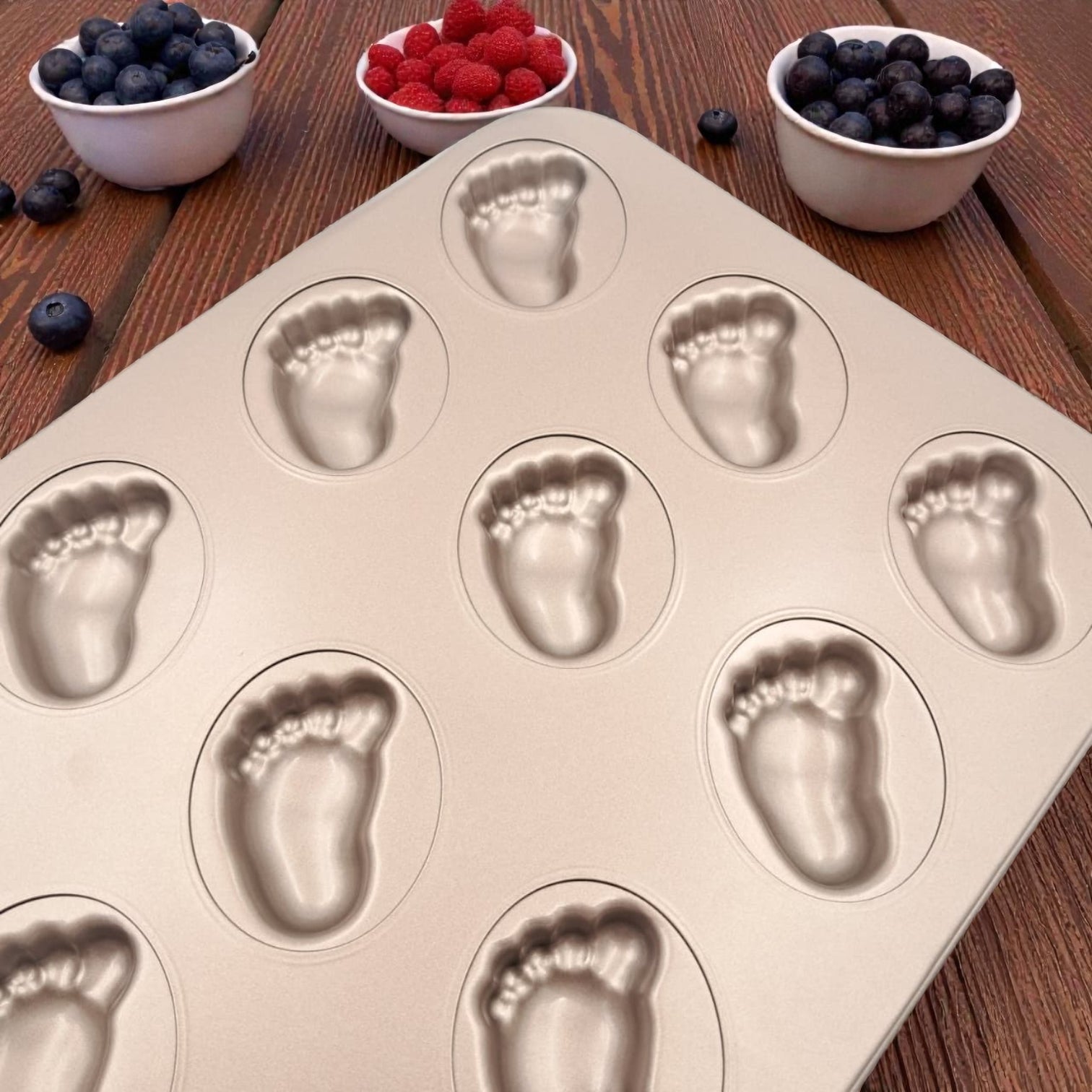 12-Cup Carbon Steel Non-Stick Footprint Shape Cake & Dessert Baking Pan – Creative Mold Tray (2.5H x 35L x 26.5W CM) - Damoo