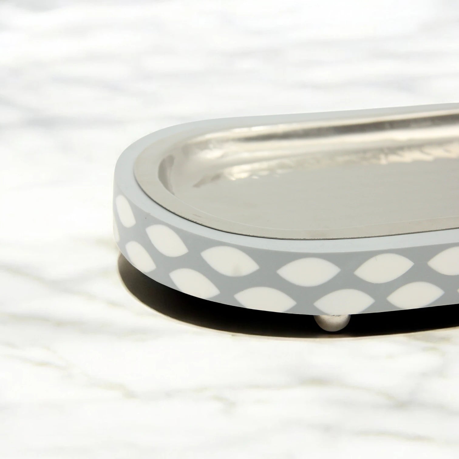 Elegant Oval Metal-Look Serving Tray with Grey Pattern & Decorative Ball Feet – Stylish Platter for Food Presentation & Home Décor - Damoo