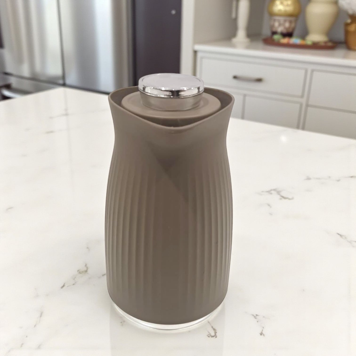 GERMAX Elegant Black & Gold Insulated Thermos Flask – Premium Vacuum Jug for Hot & Cold Beverages – 1 L Capacity with Luxury Golden Handle & Lid - Damoo