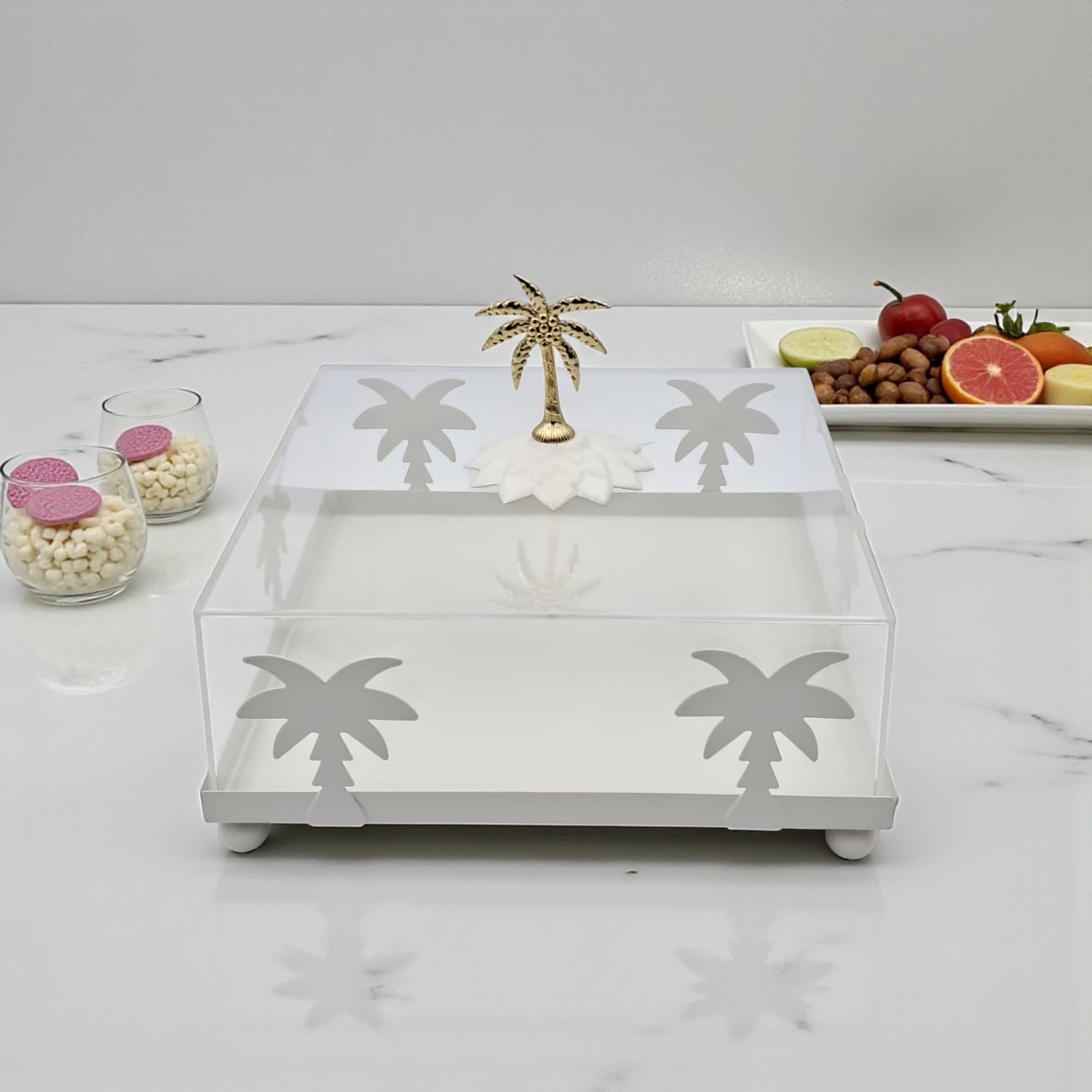 صينية تقديم أكريليك مربعة الشكل بتصميم شجرة نخيل بيضاء مع غطاء مقبب - طبق أنيق شفاف لعرض الحلويات | صينية حلوى وكعك فاخرة بمقبض ذهبي