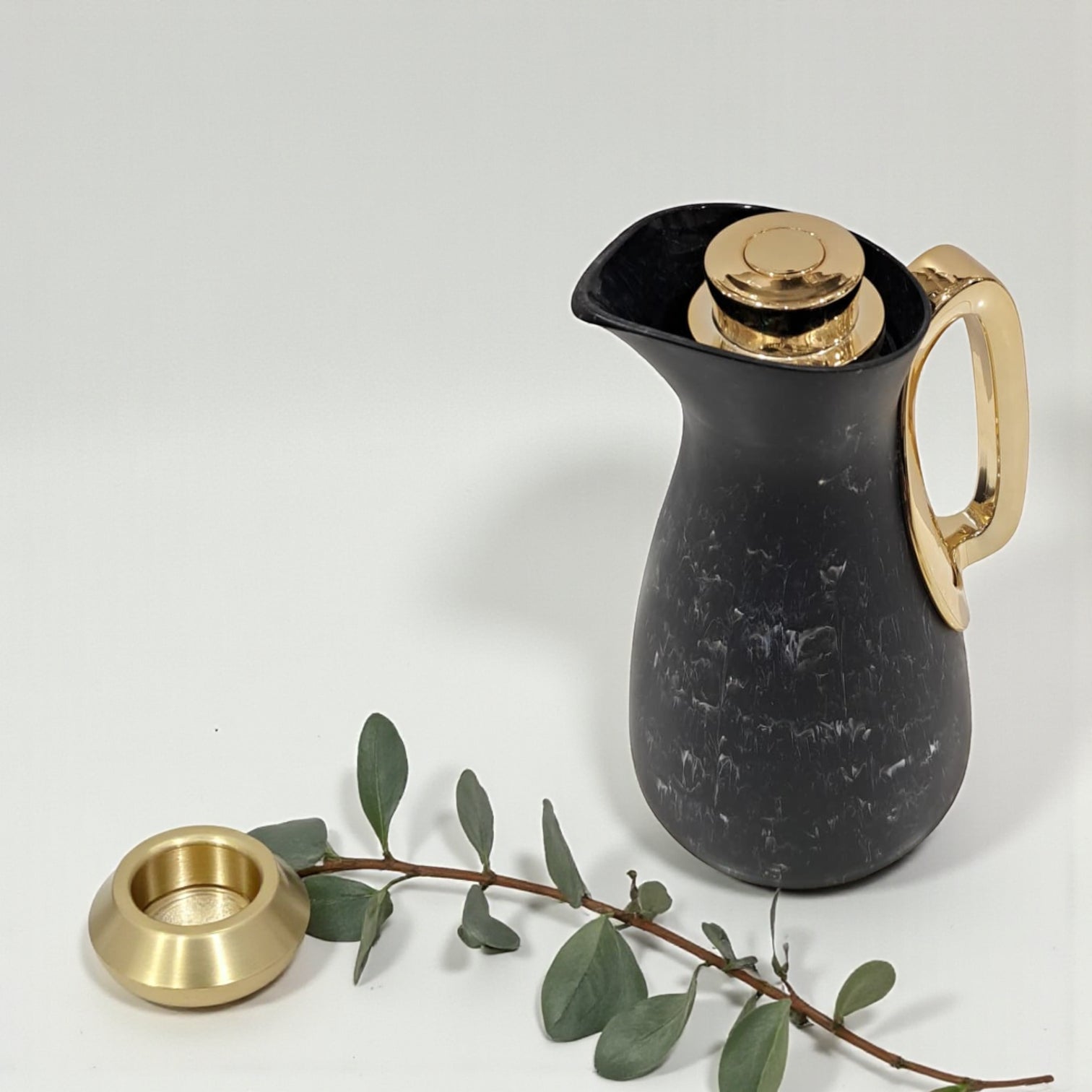 GERMAX Arabic Vacuum Flask 1.0L – Black flask Golden Lid | Premium PP Plastic Thermo Coffee & Tea Pot | Keeps Drinks Hot for 12 Hours & Cold for 24 Hours - Damoo