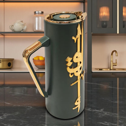Otantik Home Arabic Calligraphy Thermos – Luxury Insulated Vacuum Jug for Arabic Coffee & Tea – Elegant 1L Flask with Metallic Handle - Damoo