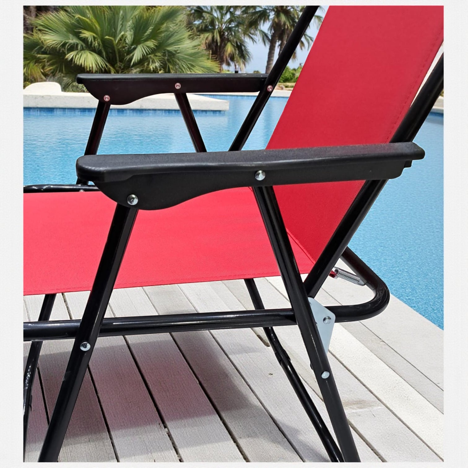 Striped Pattern Folding Beach Chair – Lightweight Portable Outdoor Sun Lounger with Armrests | Camping, Garden, Fishing & Picnic Deck Chair (Plain RED)