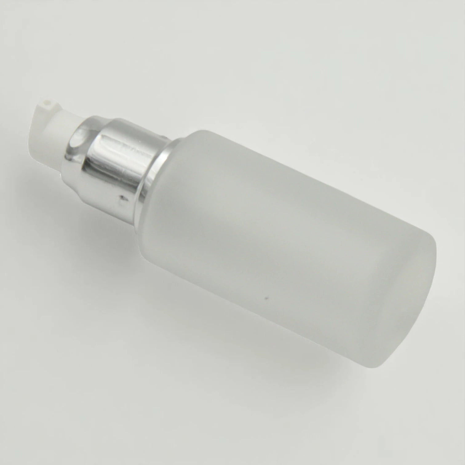 Frosted Glass Pump Bottle with Silver Dispenser 30 ML– Refillable Cosmetic Container for Serums, Oils & Skincare - Damoo