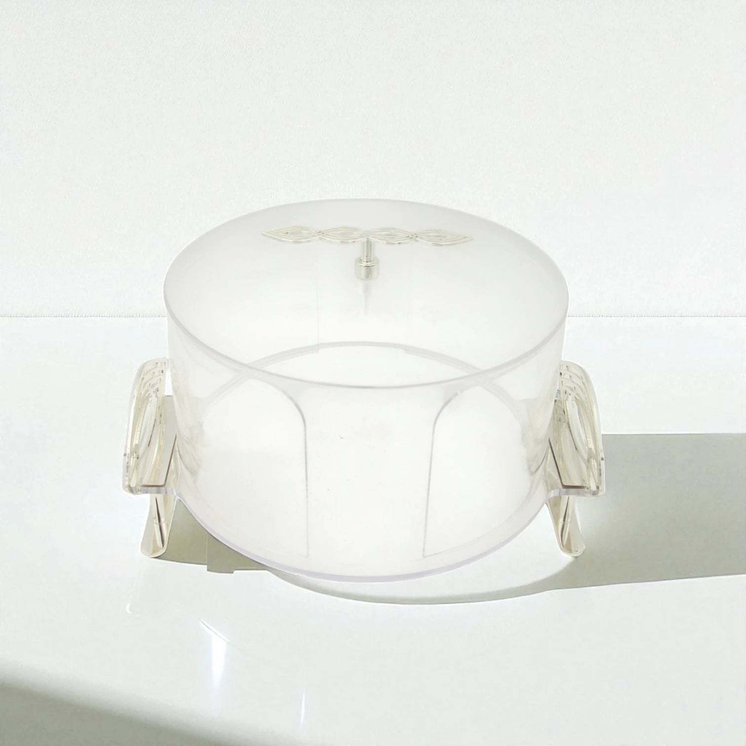 Fursan Clear Acrylic Cake Server with Dome Lid and Iron Handle | Elegant Dessert Display Stand for Cakes, Pastries & Sweets - Damoo