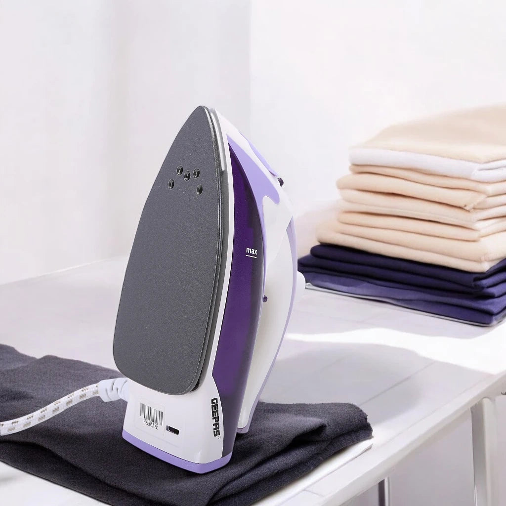 Geepas 800W Travel Iron with Foldable Handle – Non-Stick Soleplate, Adjustable Thermostat, Transparent Water Tank, Lightweight Design – GSI7805 - Damoo