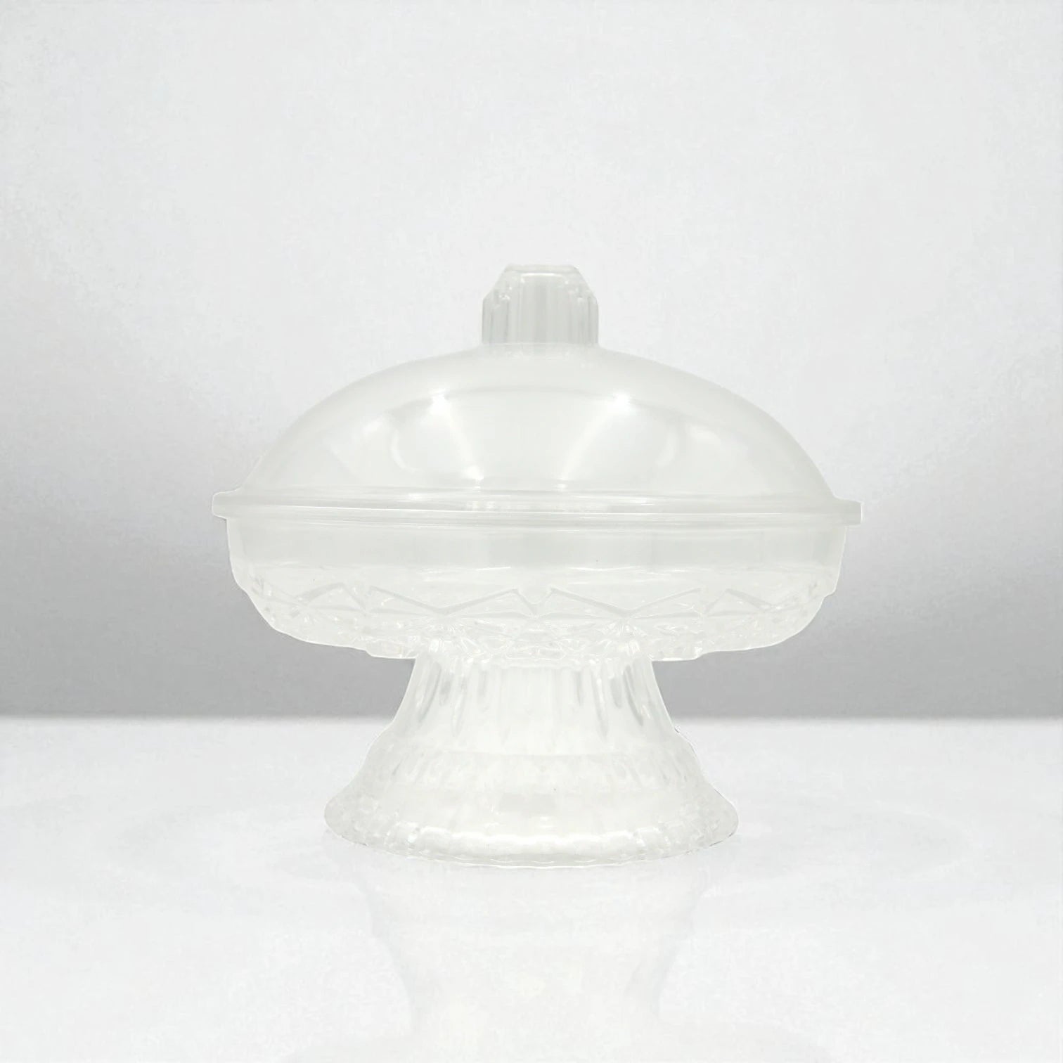 HEC Crystal Acrylic Dessert Tray with Dome Lid & Stand – Elegant Covered Server for Cakes, Pastries, and Sweets – Fine Collection - Damoo