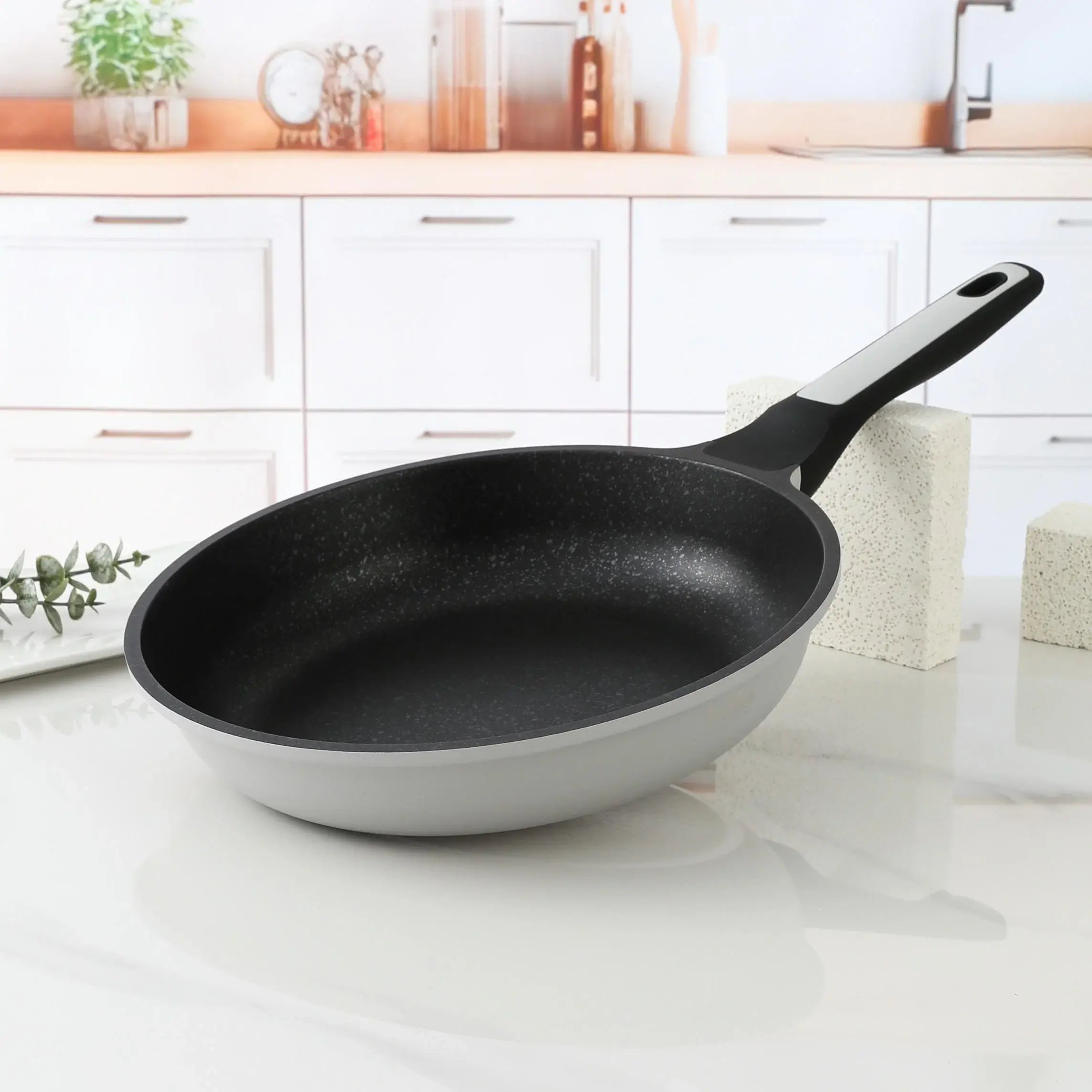 JULIA Elite-Lux Light Gray Frypan Without Lid – Granite Ultra Non-Stick Coating, Induction Base, Heat-Resistant Bakelite Handle, PTFE & PFOA-Free, Die-Cast Aluminum, Suitable for All Cooktops - Damoo
