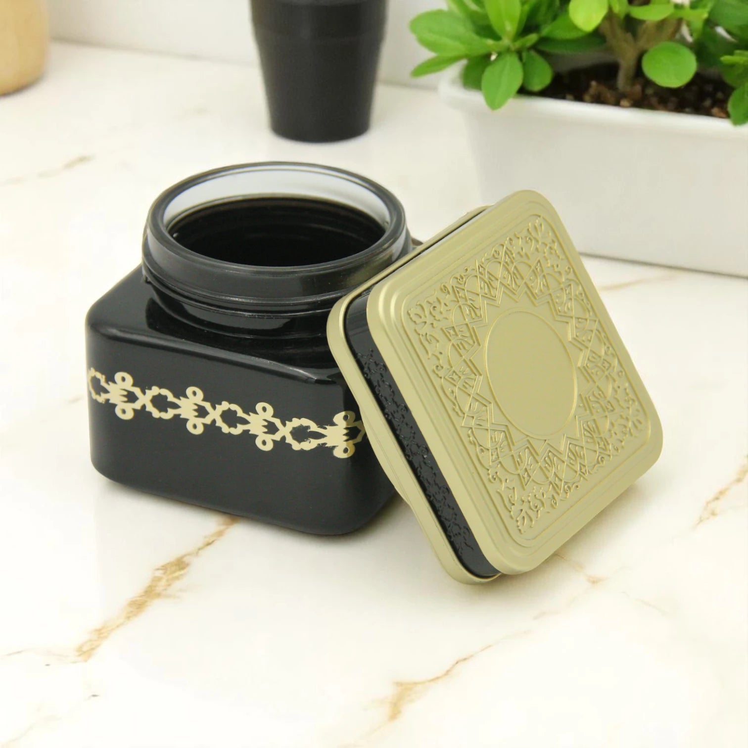 Luxurious Empty Bakhoor Jar 110ML – Shiny Black Glass with Gold Lid & Traditional Arabian Design - Damoo