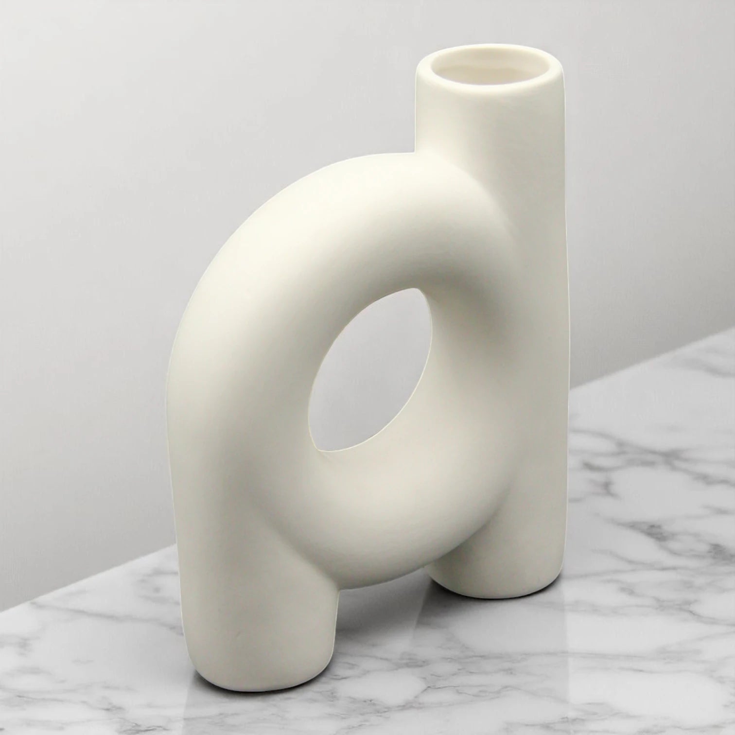 Modern White Ceramic Sculptural Vase – Minimalist & Boho-Inspired Decorative Flower Vase for Pampas Grass, Bouquets & Home Accents - Damoo