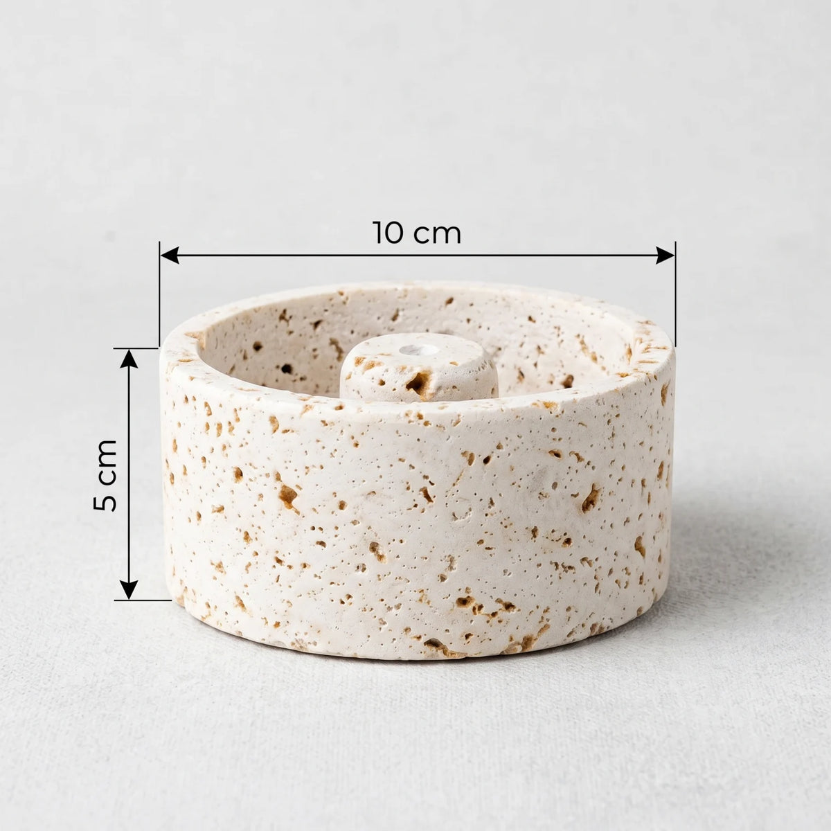Natural travertine stone candle holder – 5 x 10 x 10 cm | Circular design | Porous stone surface | Home décor
