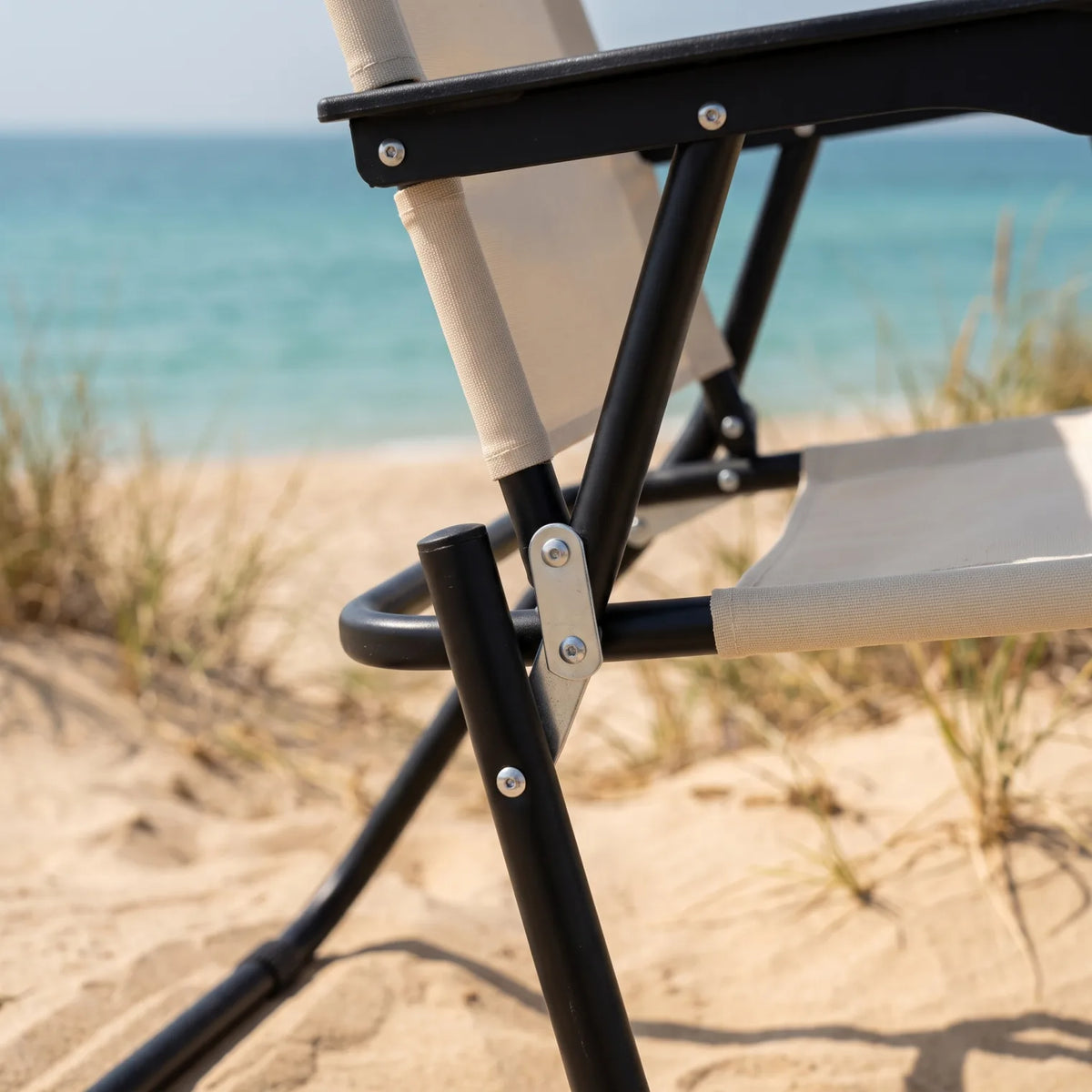 Portable Folding Camping Chair in Cream – 77 x 50 x 54 cm | High-Back Outdoor Seat with Armrests for Camping and Outdoor Use