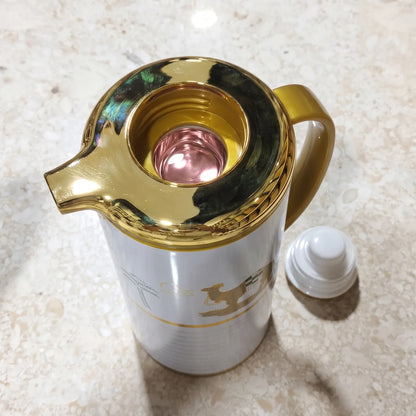 SIMBA MKUBWA Vaccum Jug 1.3 Liters – Gold & White | Arabic Heritage Camel & Palm Tree Design, Leak Proof Tea & Coffee Jug