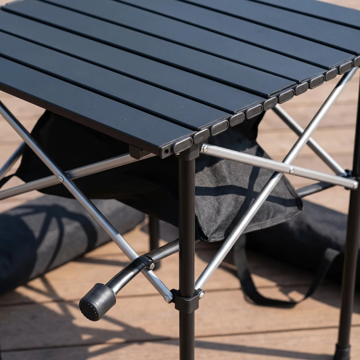 HU TOUR 53 Egg roll table black – Portable Folding Table | Slatted Top, Folding Legs, Support Braces & Rubber Feet | 53 × 50 × 49 cm